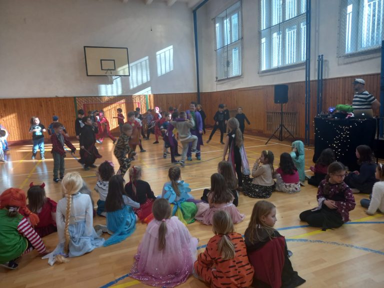 Karneval prvákov a druhákov