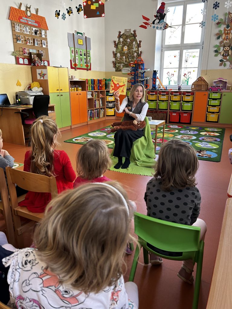 Školkari na stretnutí s pani spisovateľkou