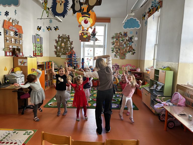 Školkari na stretnutí s pani spisovateľkou