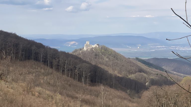 S turistickým krúžkom na hrad Tematín