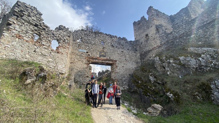 S turistickým krúžkom na hrad Tematín