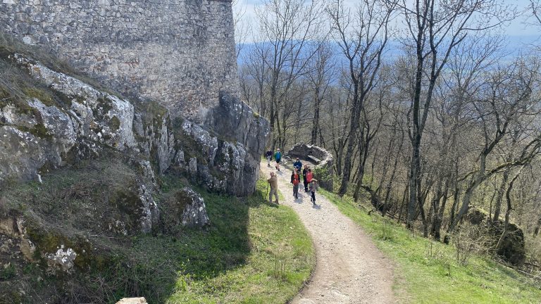 S turistickým krúžkom na hrad Tematín