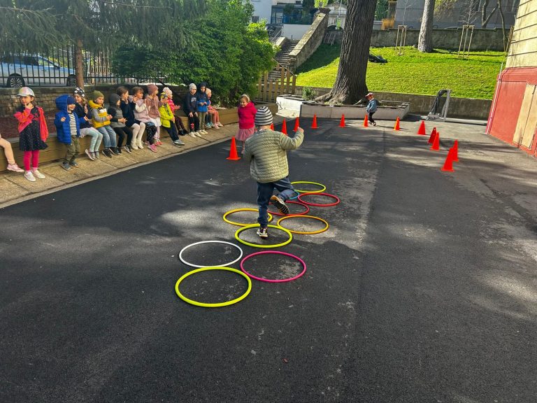 Hľadanie veľkonočných vajíčok v materskej škole