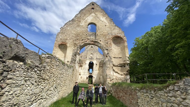 S turistickým krúžkom z Katarínky na Dobrovodský hrad