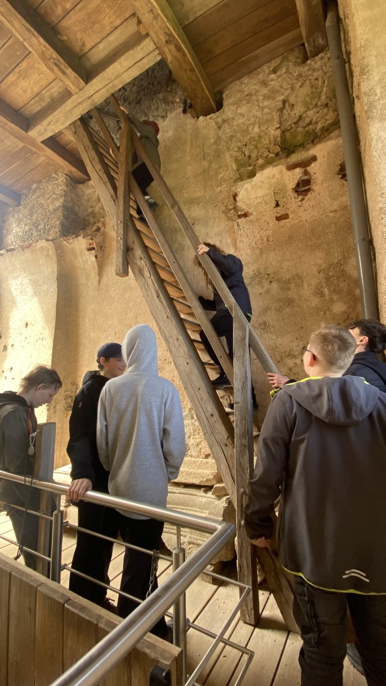 S turistickým krúžkom z Katarínky na Dobrovodský hrad