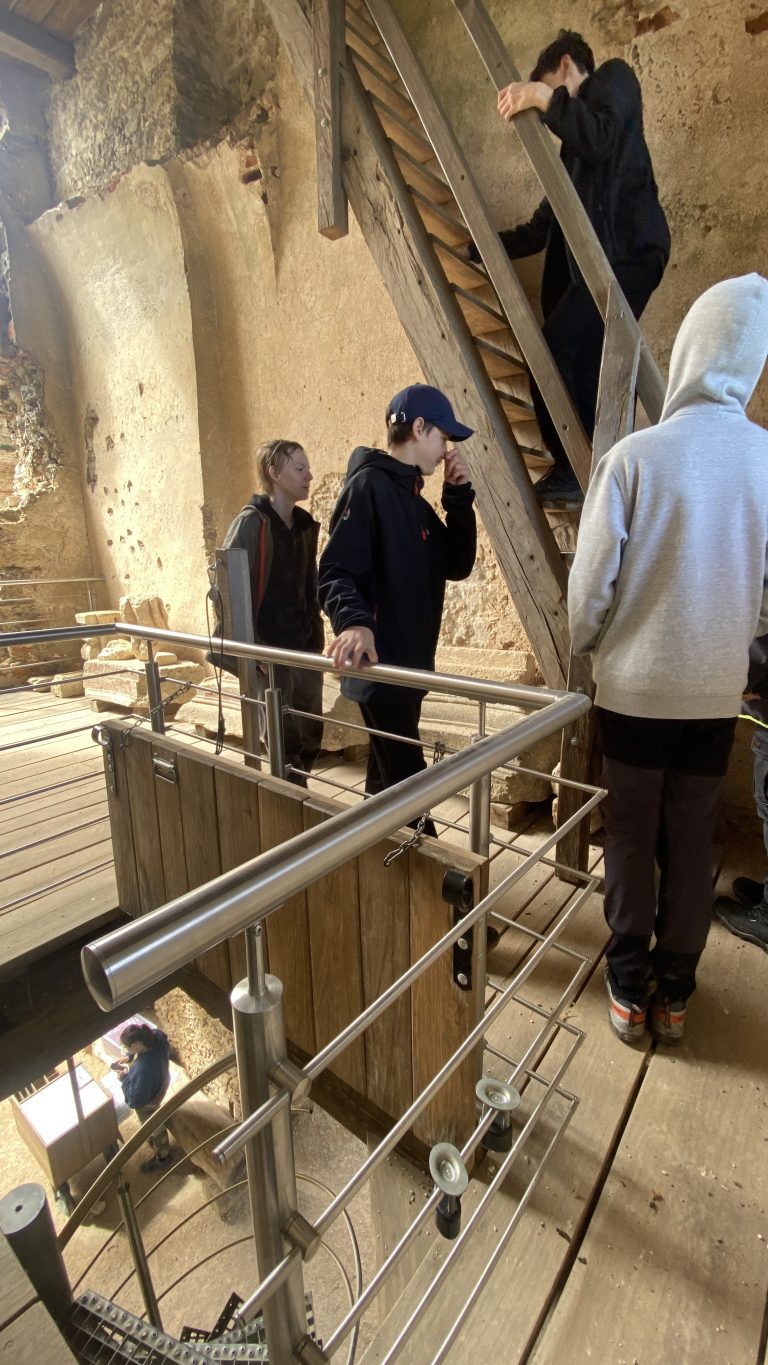 S turistickým krúžkom z Katarínky na Dobrovodský hrad