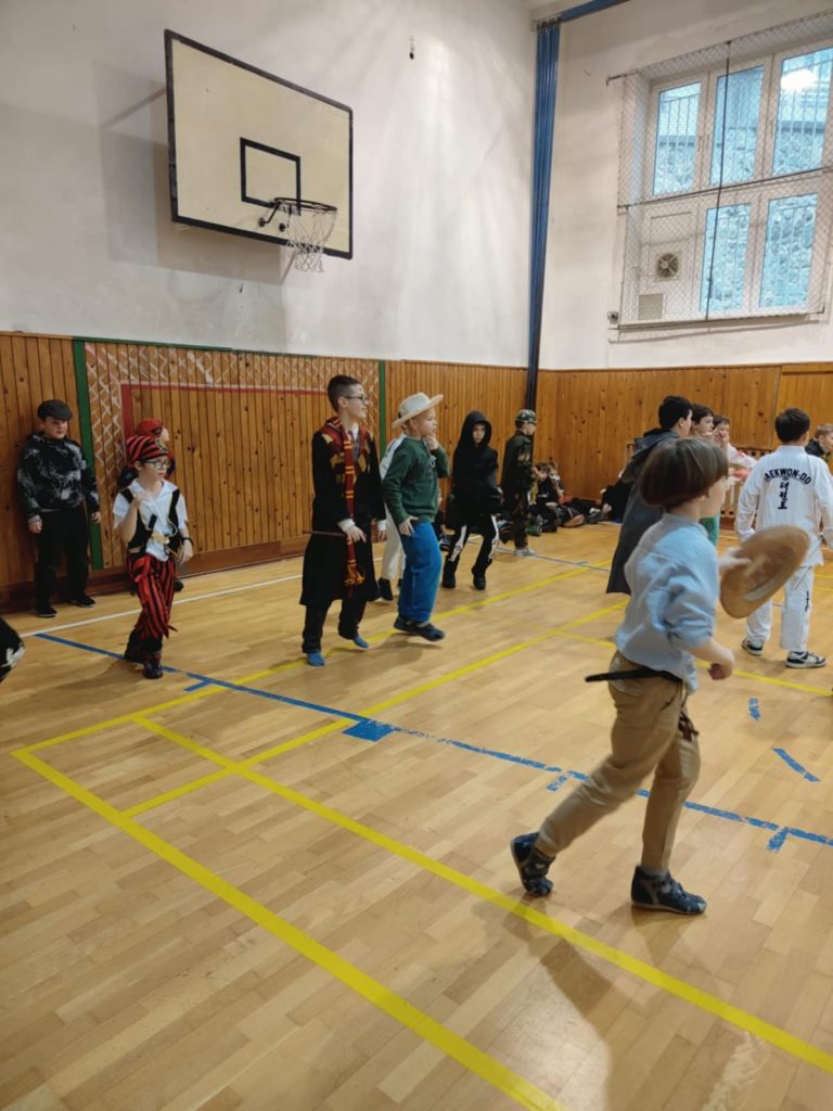 Karneval tretiakov a štvrtákov