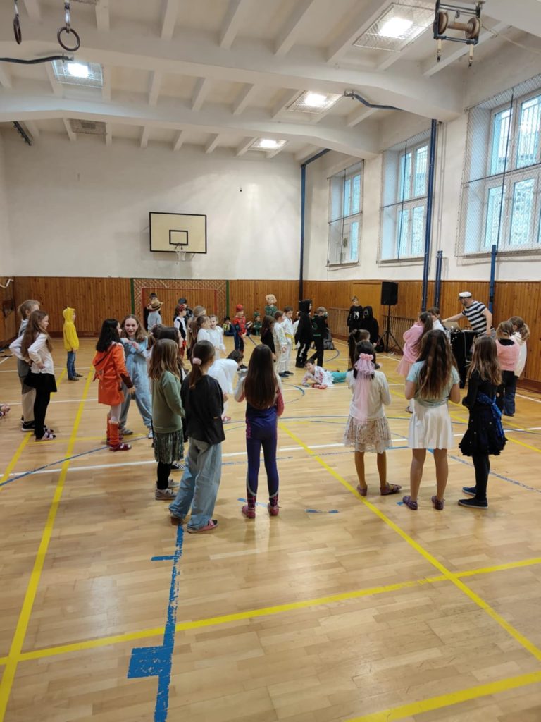 Karneval tretiakov a štvrtákov