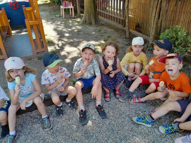 Maškrtenie na školskom dvore