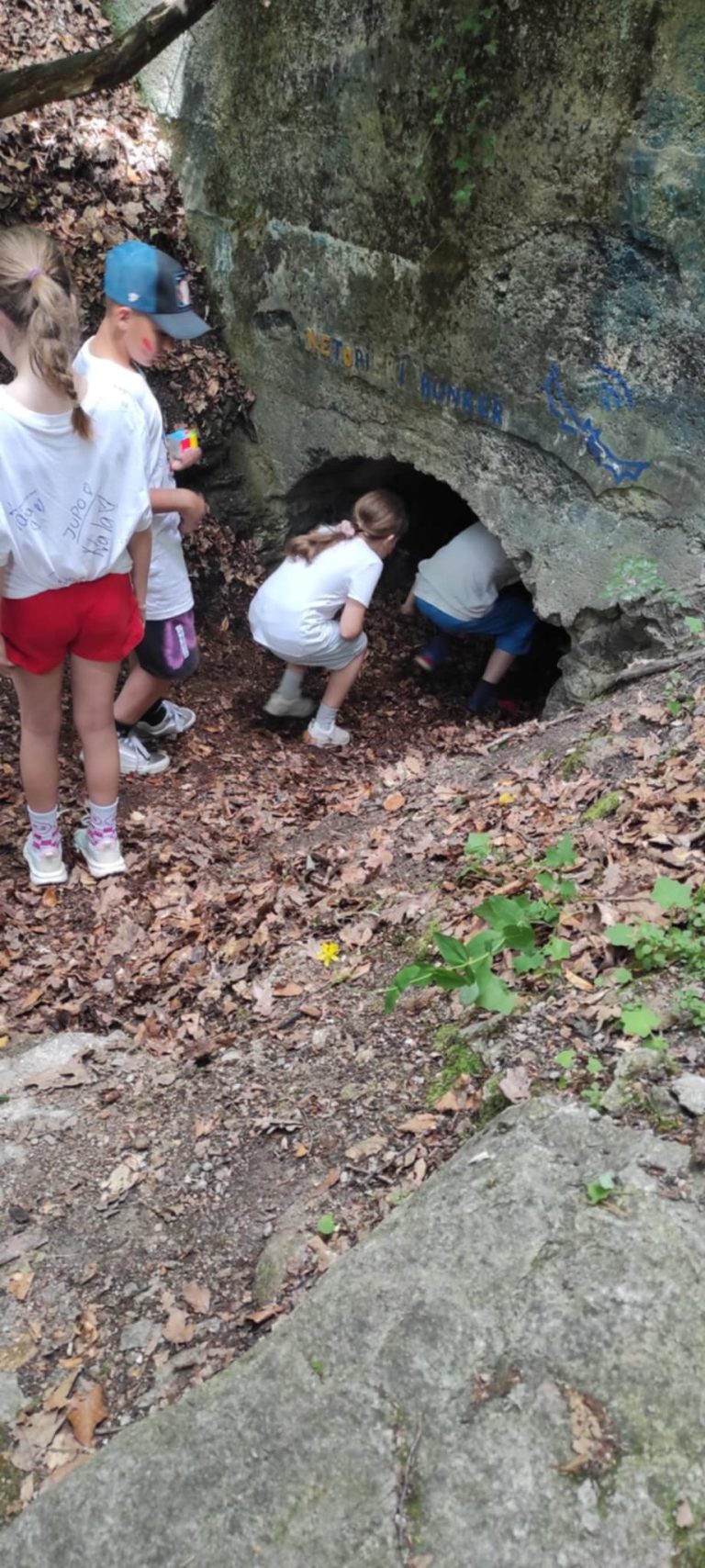 Štvrtáci hľadajú poklad na Železnej studničke