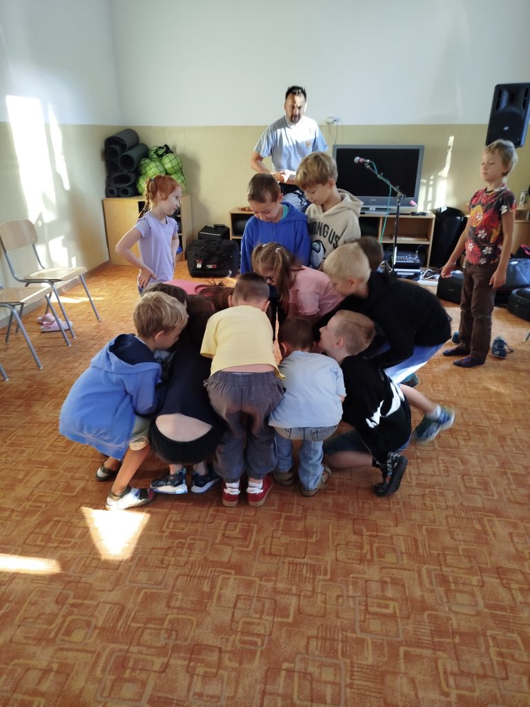 Bubny, smiech a rytmus – zážitková hodina v 2.A