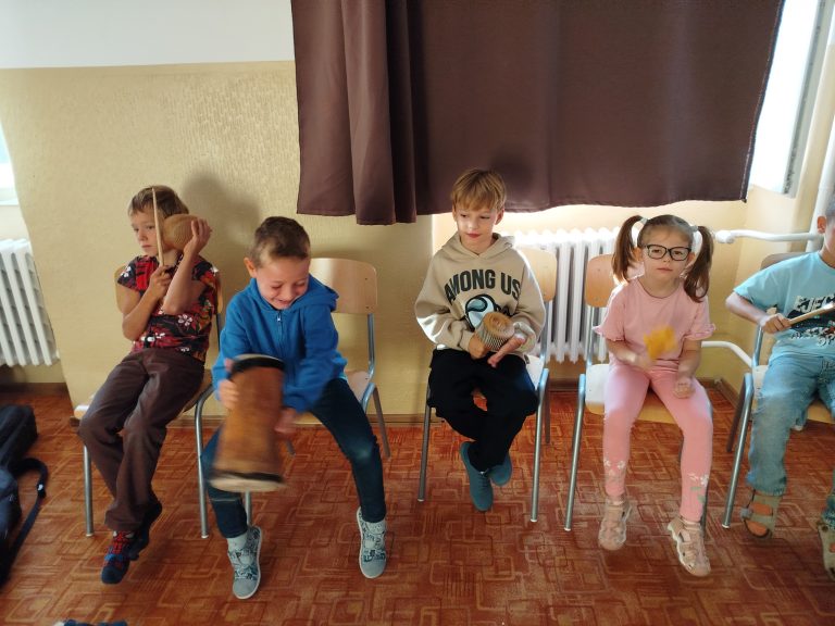Bubny, smiech a rytmus – zážitková hodina v 2.A