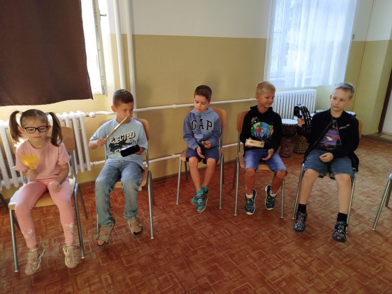 Bubny, smiech a rytmus – zážitková hodina v 2.A