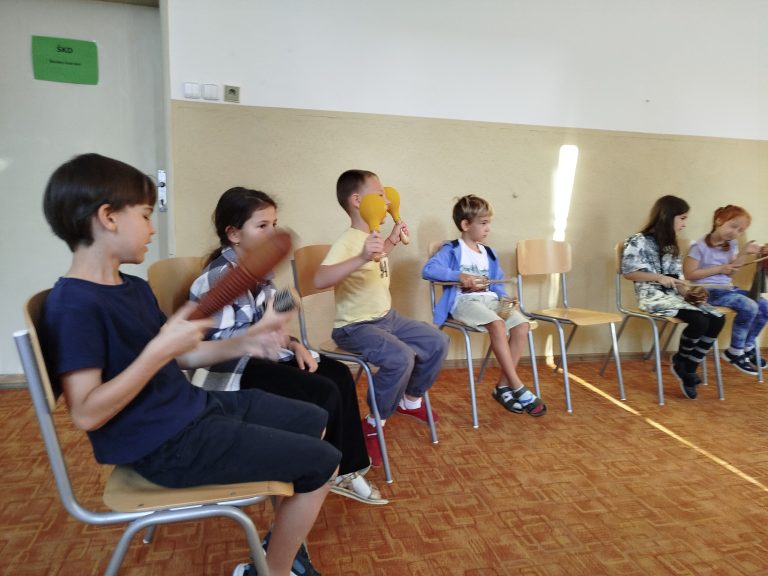 Bubny, smiech a rytmus – zážitková hodina v 2.A