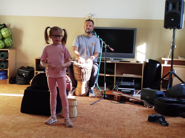 Bubny, smiech a rytmus – zážitková hodina v 2.A