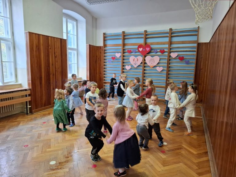 Besiedka škôlkarov so starými rodičmi