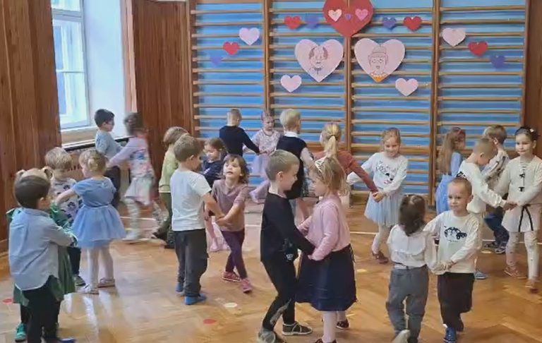 Besiedka škôlkarov so starými rodičmi