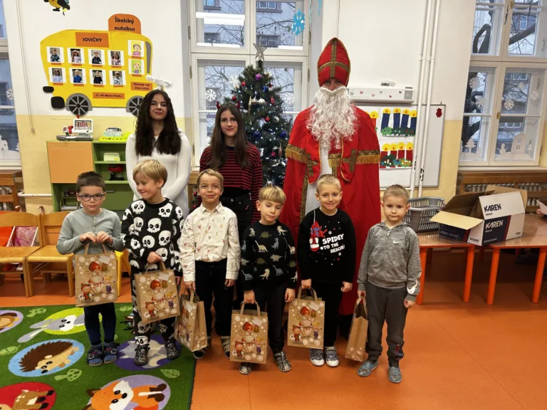 Mikuláš s anjelom a čertom navštívili materskú školu