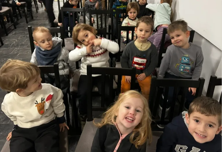 Škôlkari v mestskej knižnici