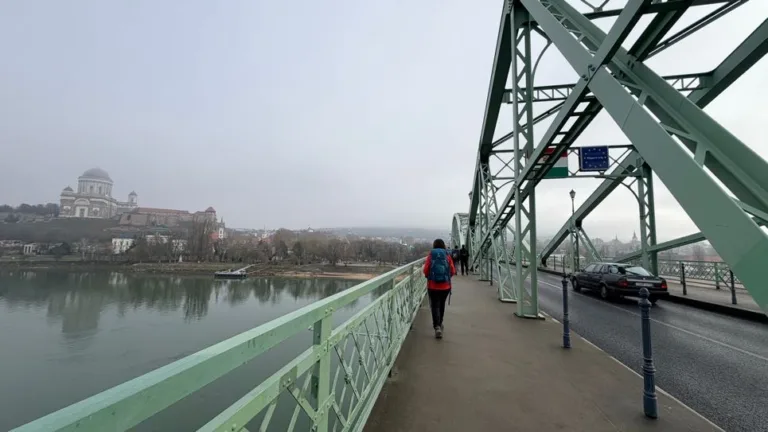 S turistickým krúžkom zo Slovenska do Maďarska. Vianočné trhy v Ostrihome.