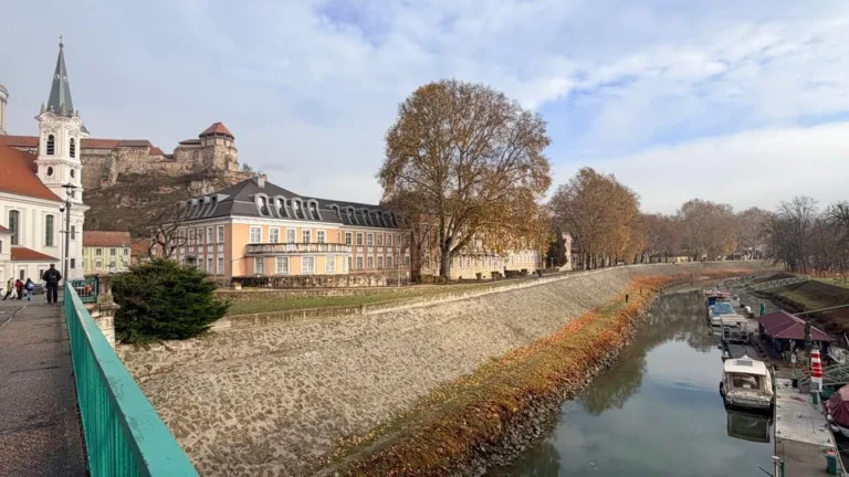 S turistickým krúžkom zo Slovenska do Maďarska. Vianočné trhy v Ostrihome.