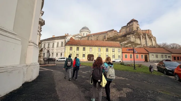 S turistickým krúžkom zo Slovenska do Maďarska. Vianočné trhy v Ostrihome.