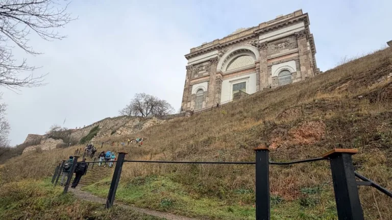 S turistickým krúžkom zo Slovenska do Maďarska. Vianočné trhy v Ostrihome.