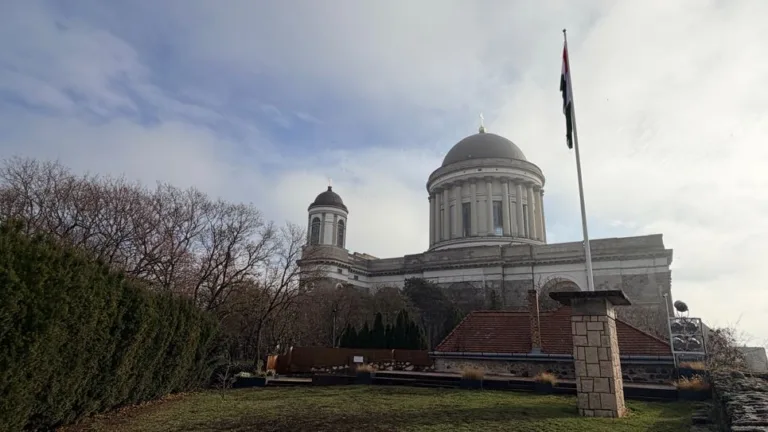 S turistickým krúžkom zo Slovenska do Maďarska. Vianočné trhy v Ostrihome.