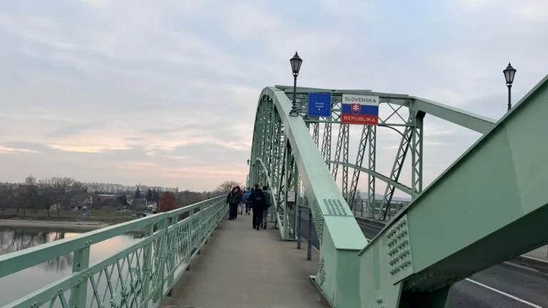 S turistickým krúžkom zo Slovenska do Maďarska. Vianočné trhy v Ostrihome.