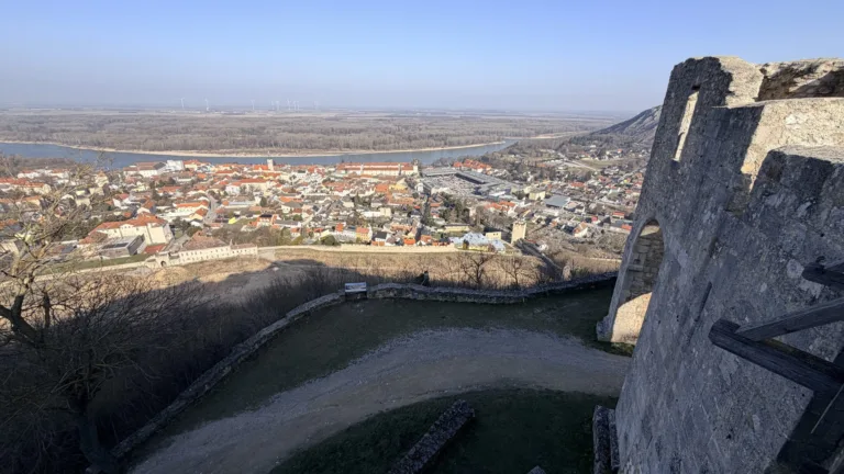S turistickým krúžkom hrebeňom pohraničia: Z Hainburgu do Bratislavy