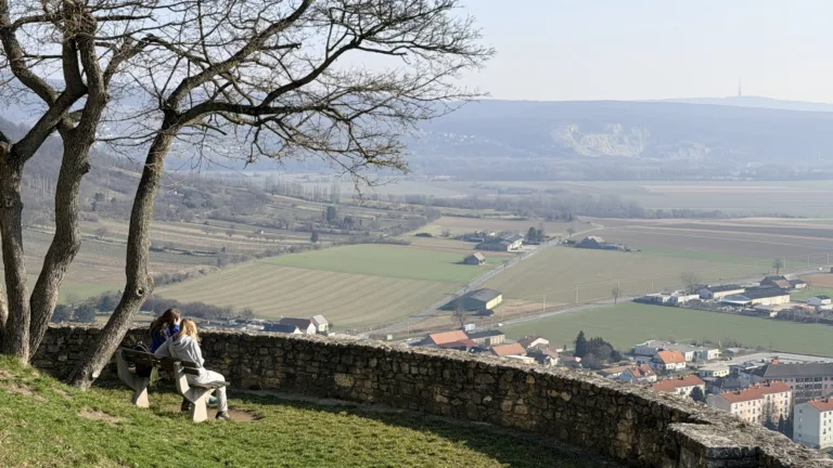 S turistickým krúžkom hrebeňom pohraničia: Z Hainburgu do Bratislavy