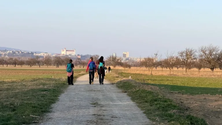 S turistickým krúžkom hrebeňom pohraničia: Z Hainburgu do Bratislavy