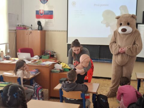 Prvá pomoc s mackom