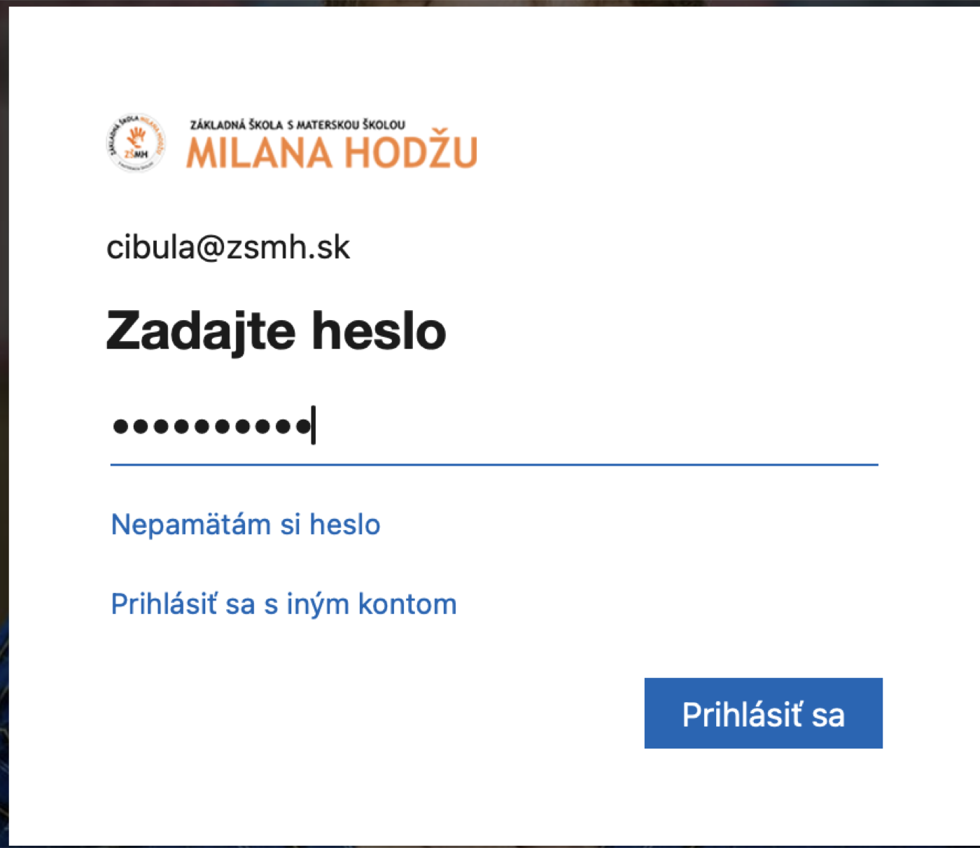Zadanie hesla k Apple účtu s logom školy