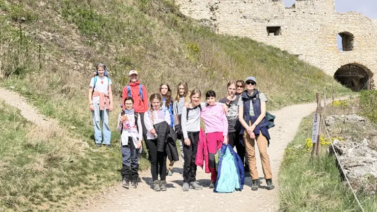 S turistickým krúžkom hrebeňom Čachtických Karpát