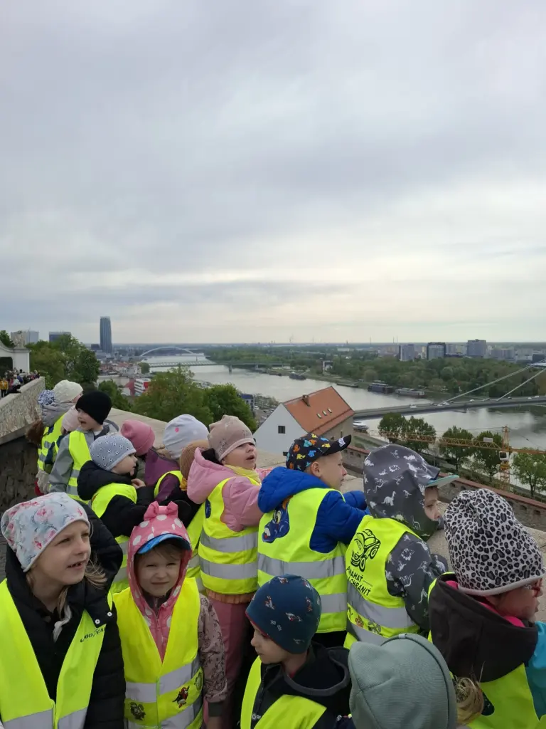 Škôlkari poznávajú Bratislavský hrad a jeho okolie