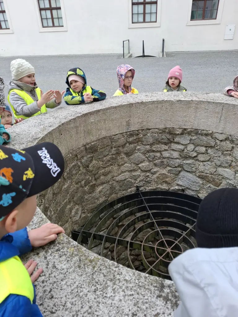 Škôlkari poznávajú Bratislavský hrad a jeho okolie