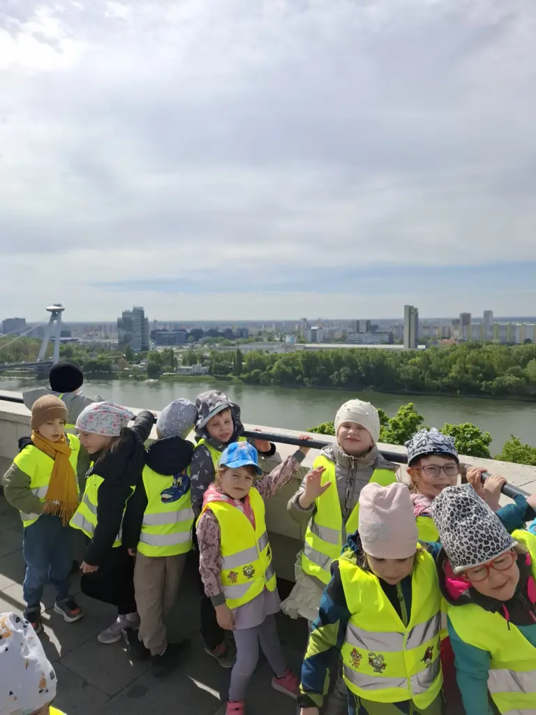 Škôlkari poznávajú Bratislavský hrad a jeho okolie