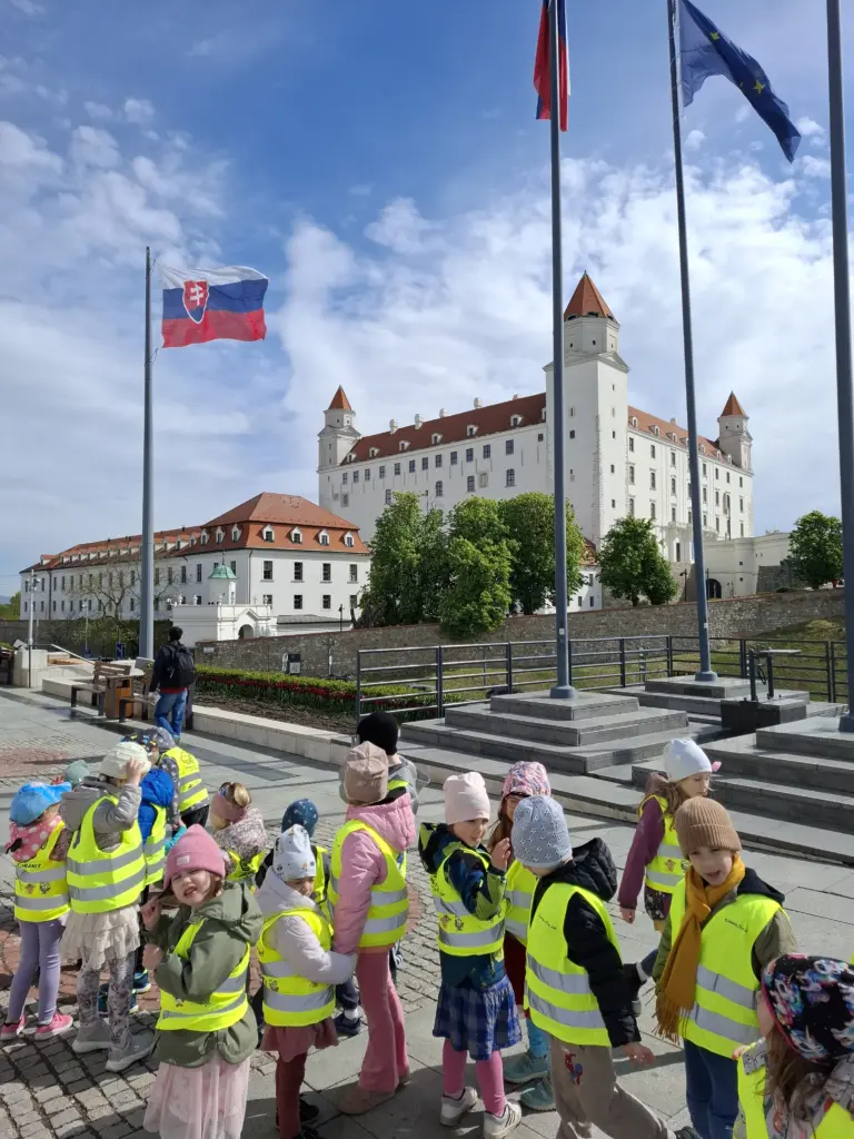Škôlkari poznávajú Bratislavský hrad a jeho okolie