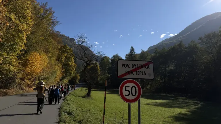 S turistickým krúžkom cez Manínsku a Kostoleckú tiesňavu na Bosmany