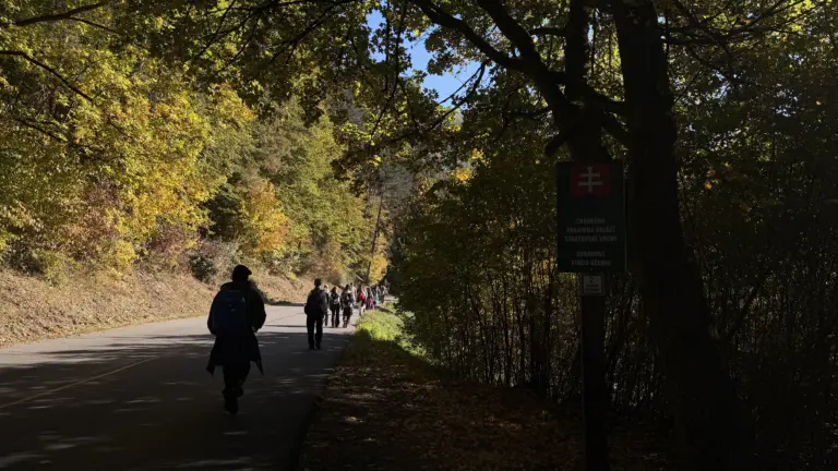 S turistickým krúžkom cez Manínsku a Kostoleckú tiesňavu na Bosmany