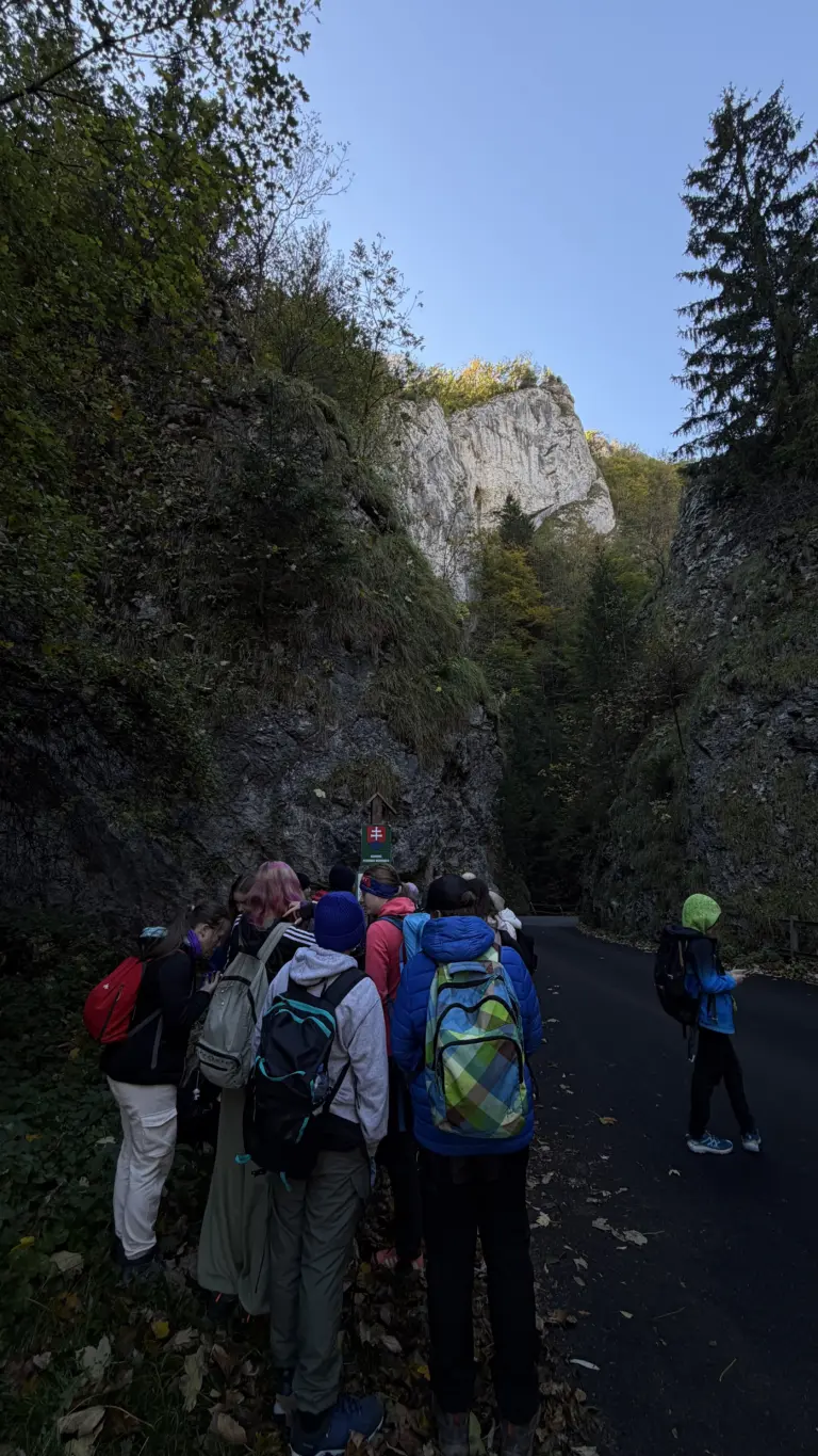 S turistickým krúžkom cez Manínsku a Kostoleckú tiesňavu na Bosmany