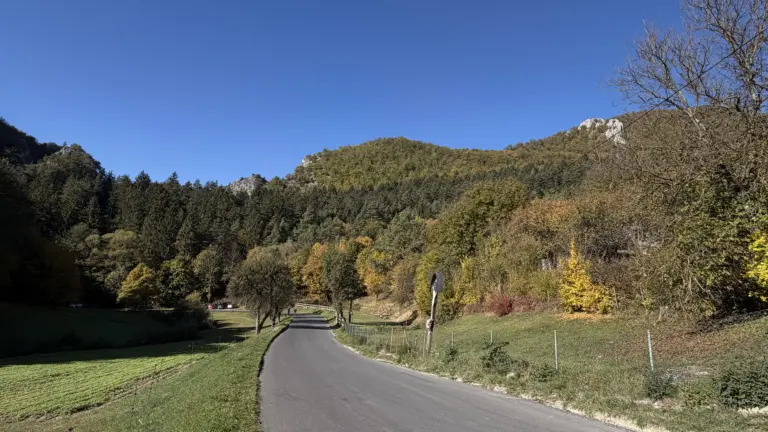 S turistickým krúžkom cez Manínsku a Kostoleckú tiesňavu na Bosmany